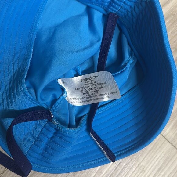 Speedo Blue Bucket Hat with Fish Design - Picture 3 of 3